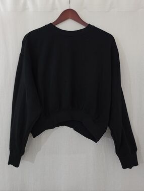 Universal Thread Pullover Cropped Crew Neck Sweatshirt in Black Women’s Size M